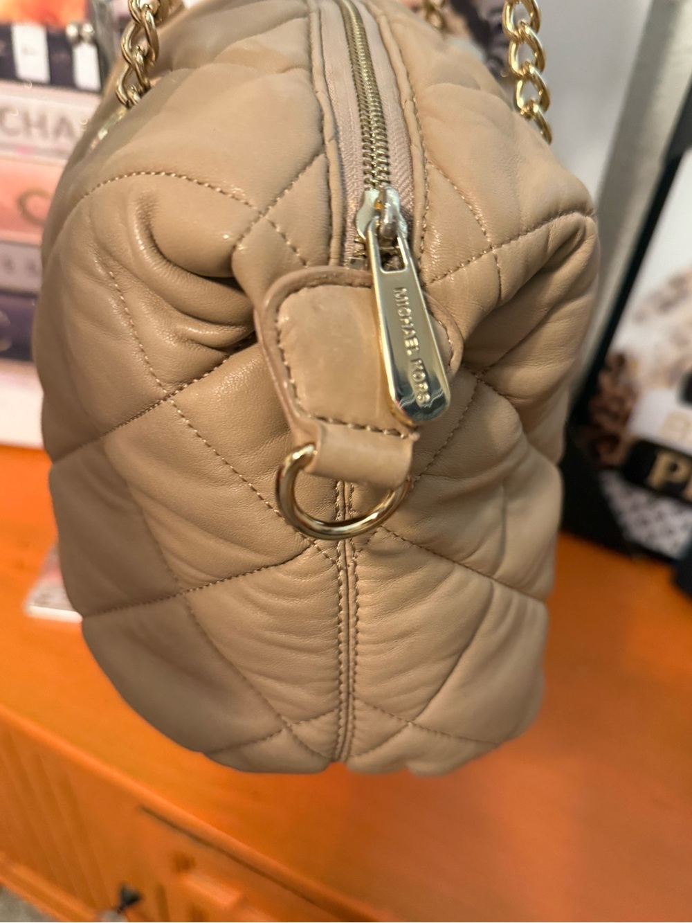 Michael Kors Quilted Beige Leather Shoulder Bag with Gold Hardware VGUC - Picture 6 of 13